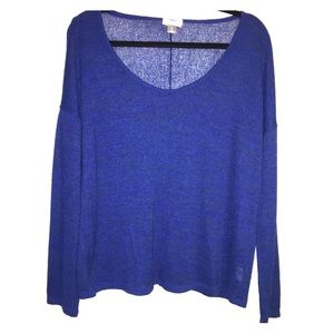 Blue V-neck long sleeve sweater